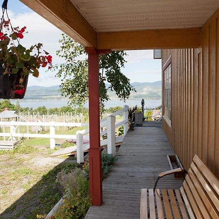 Auberge Au Poste De Traite Sainte-Famille Esterno foto