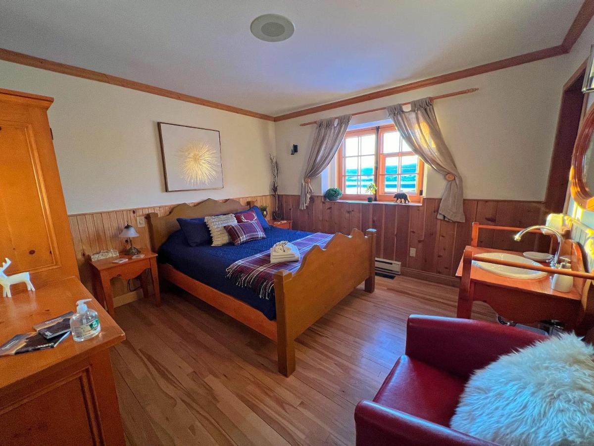 Auberge Au Poste De Traite Sainte-Famille Esterno foto