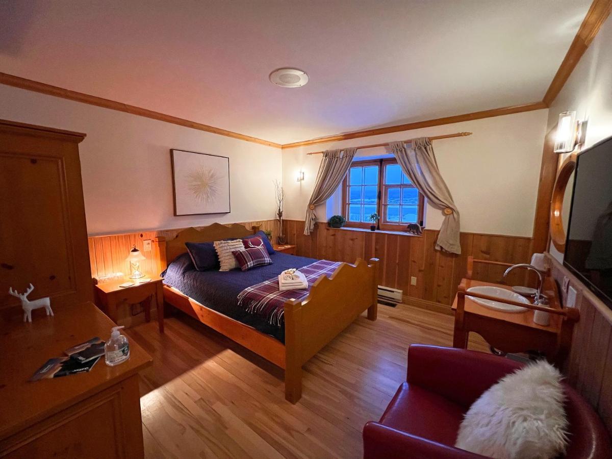 Auberge Au Poste De Traite Sainte-Famille Esterno foto