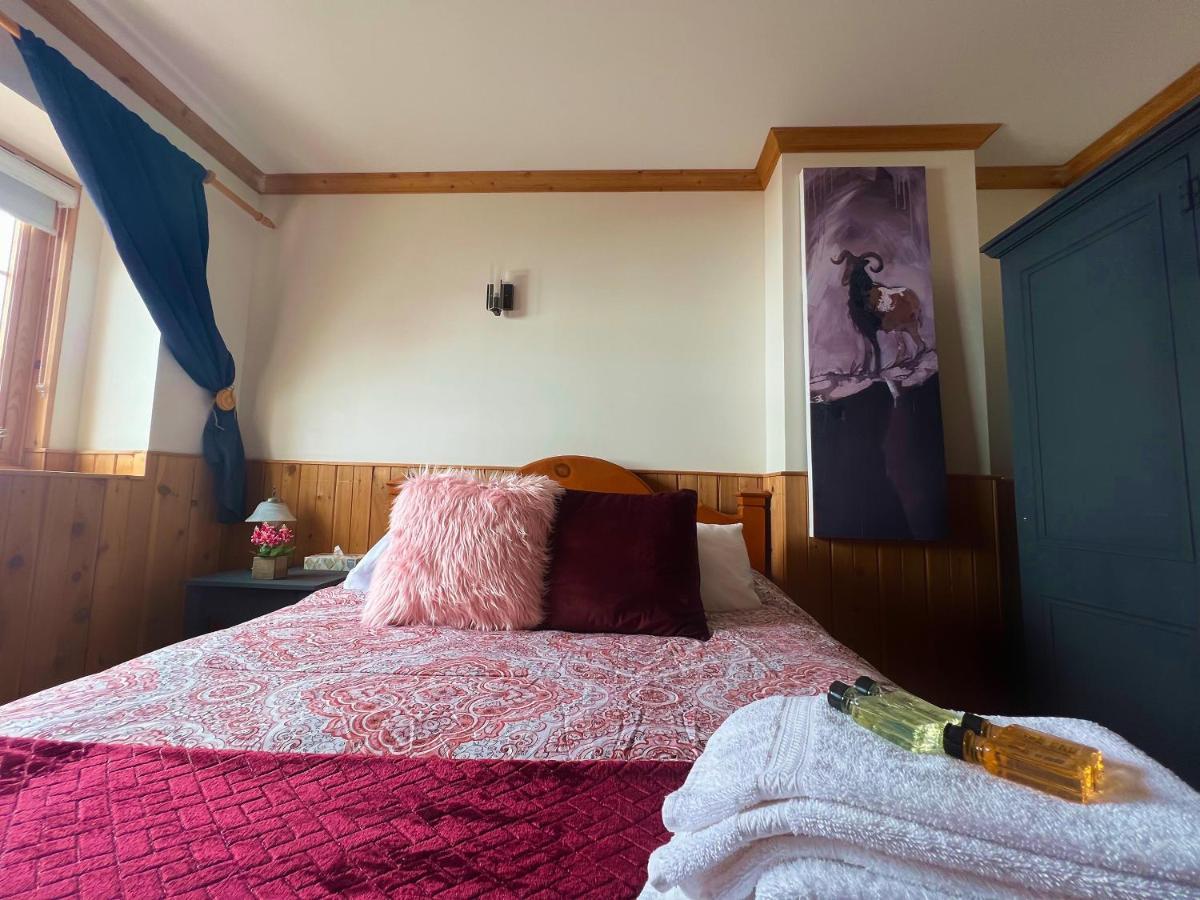 Auberge Au Poste De Traite Sainte-Famille Esterno foto