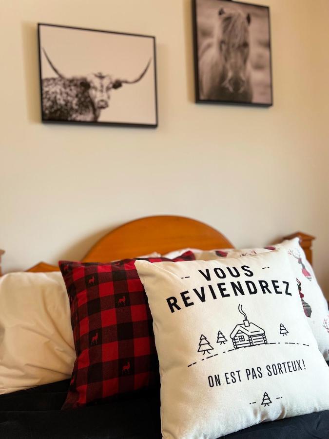 Auberge Au Poste De Traite Sainte-Famille Esterno foto