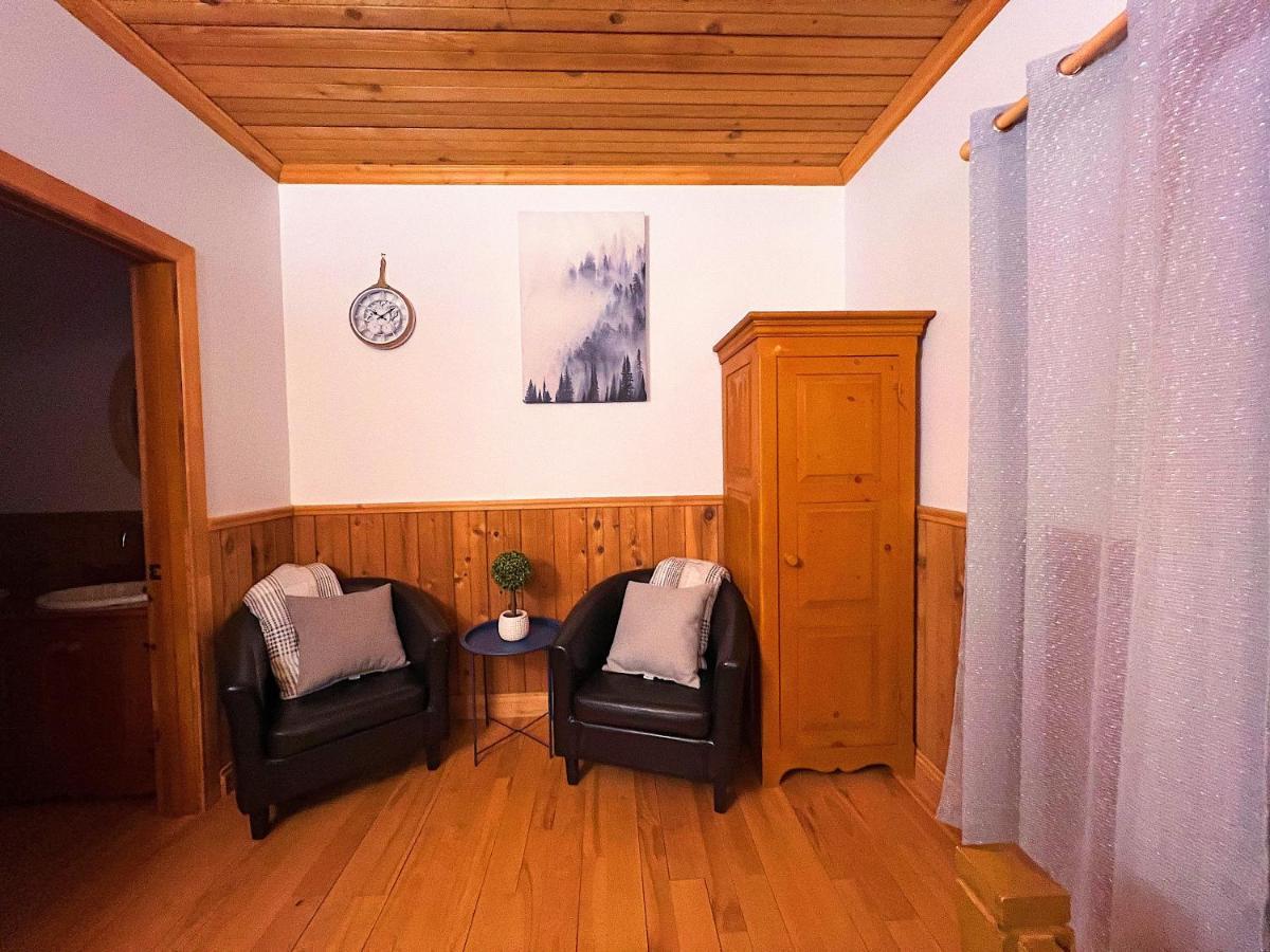 Auberge Au Poste De Traite Sainte-Famille Esterno foto
