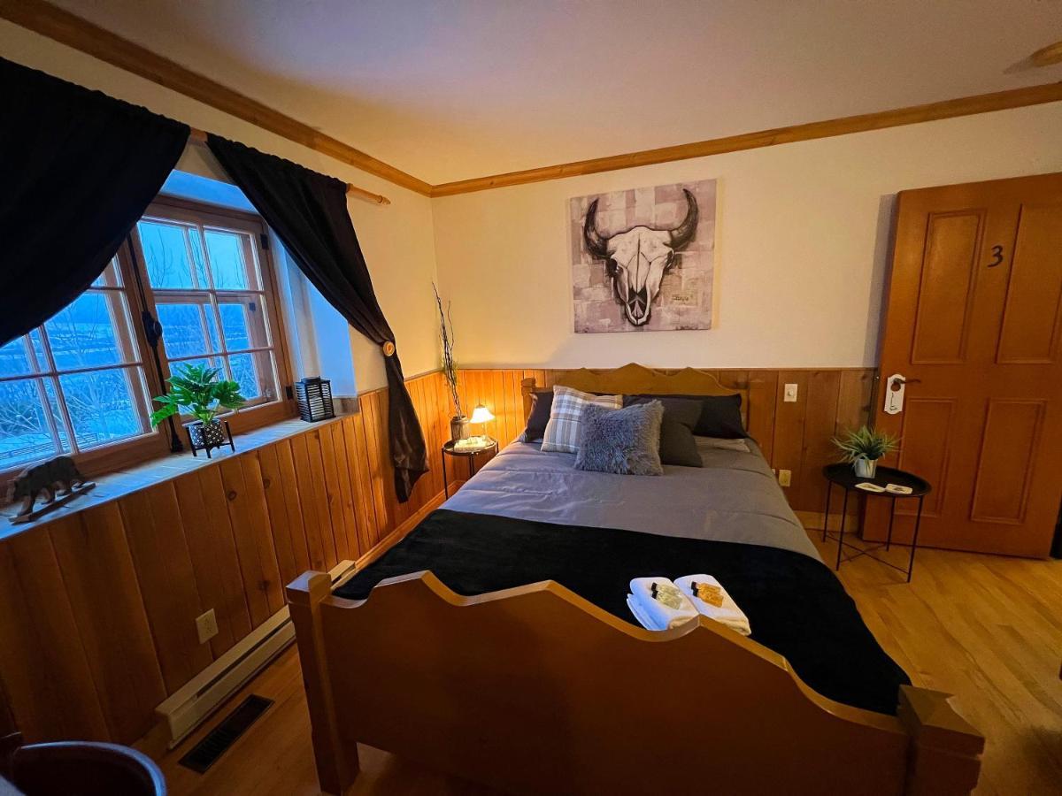 Auberge Au Poste De Traite Sainte-Famille Esterno foto