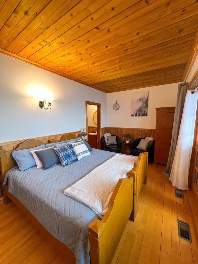 Auberge Au Poste De Traite Sainte-Famille Esterno foto