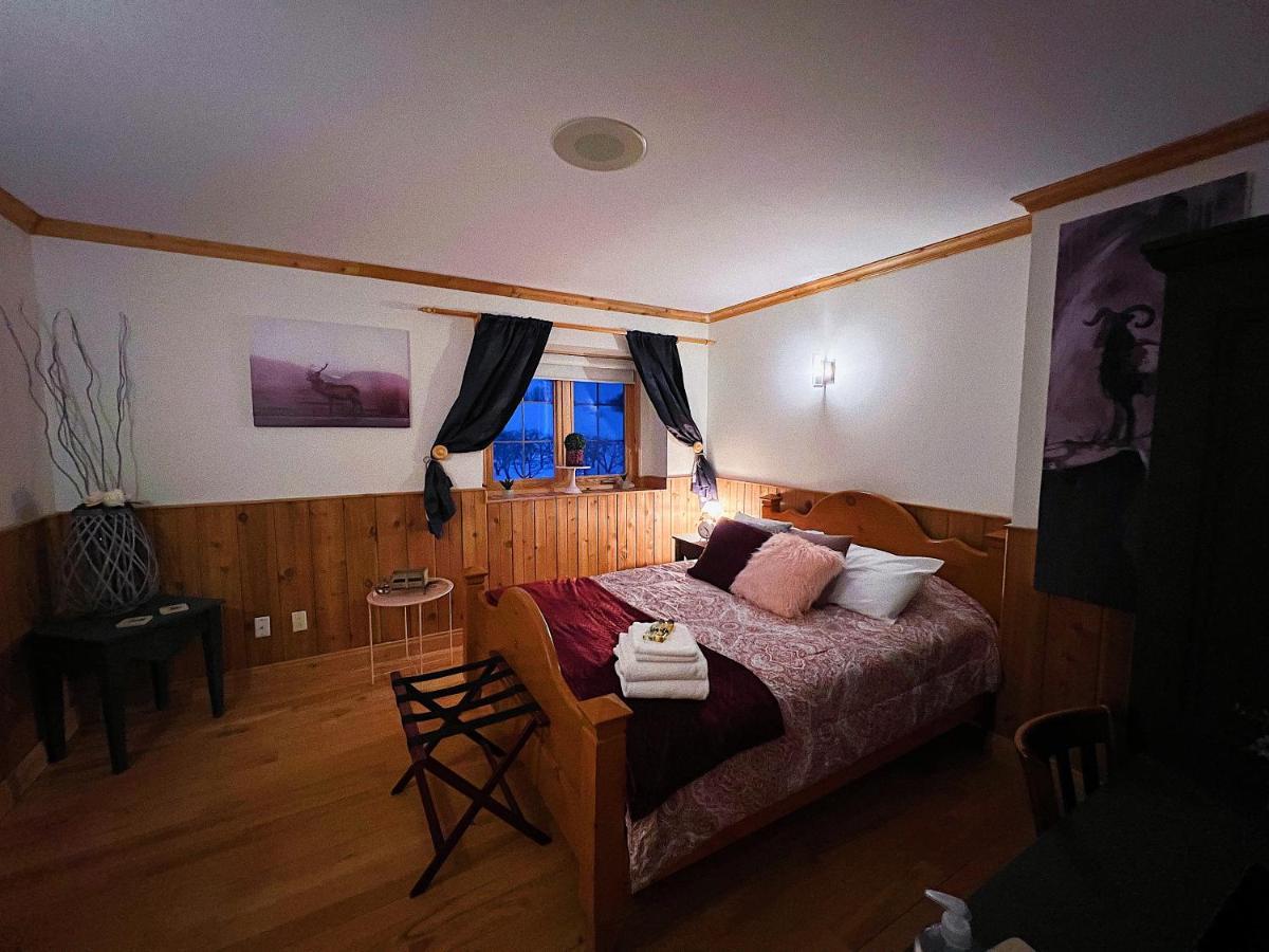 Auberge Au Poste De Traite Sainte-Famille Esterno foto