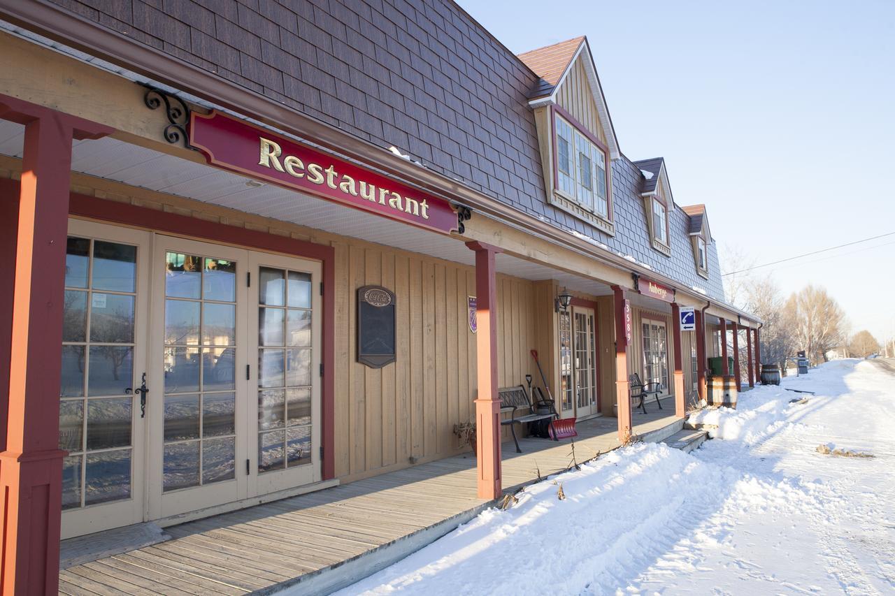 Auberge Au Poste De Traite Sainte-Famille Esterno foto